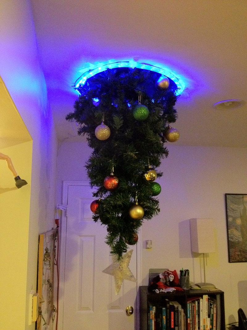Illustration for article titled Portal Christmas tree is absolutely genius